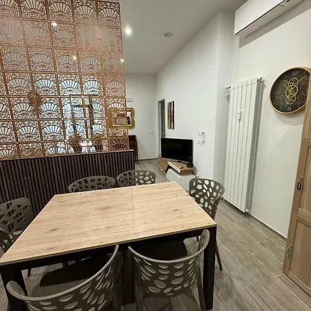Ricasoli 80 - Elegante Con Parcheggio Privato 아파트
