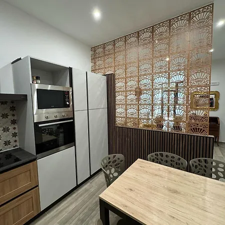 Ricasoli 80 - Elegante Con Parcheggio Privato Apartmán