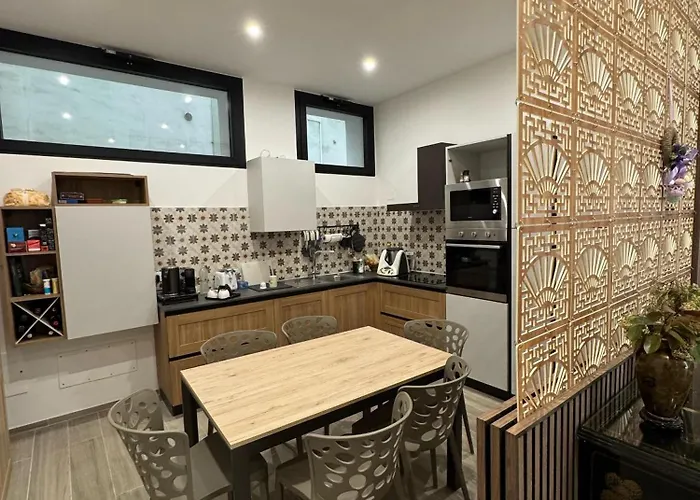 Ricasoli 80 - Elegante Con Parcheggio Privato Apartmán *