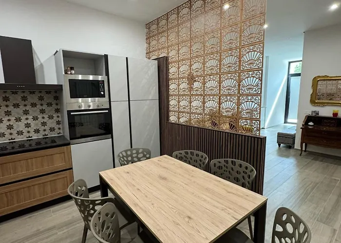 Ricasoli 80 - Elegante Con Parcheggio Privato Apartmán